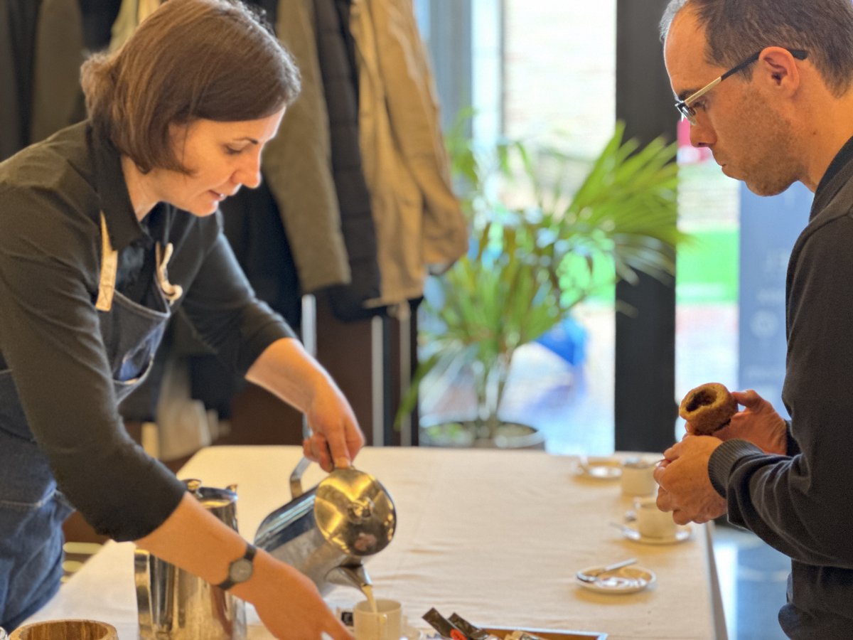 📷 ¡Es hora de la pausa en #MasscommSummit24 Logroño! Aprovecha este momento para disfrutar de un buen café y conectar con otros profesionales. ¡Comparte ideas y descubre nuevas oportunidades! #CaféYConexiones #Networking