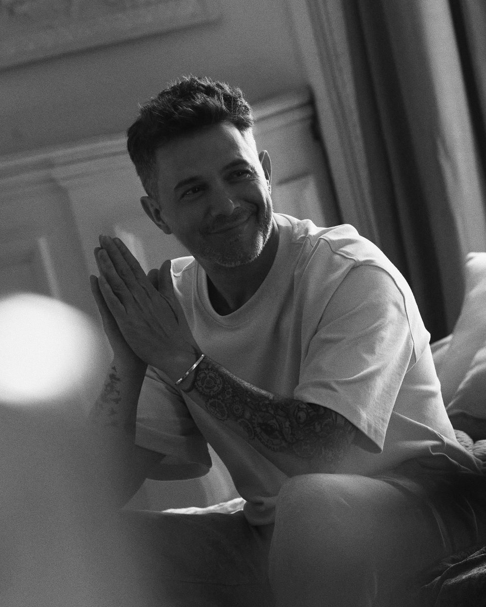 Formula_Music's tweet photo. El próximo 25 de octubre @AlejandroSanz estrena su nuevo single de regreso #PalmerasEnElJardín.
🔄 Si tienes GANAZAS de escucharlo!!! https://t.co/Y3qSoeFJuK