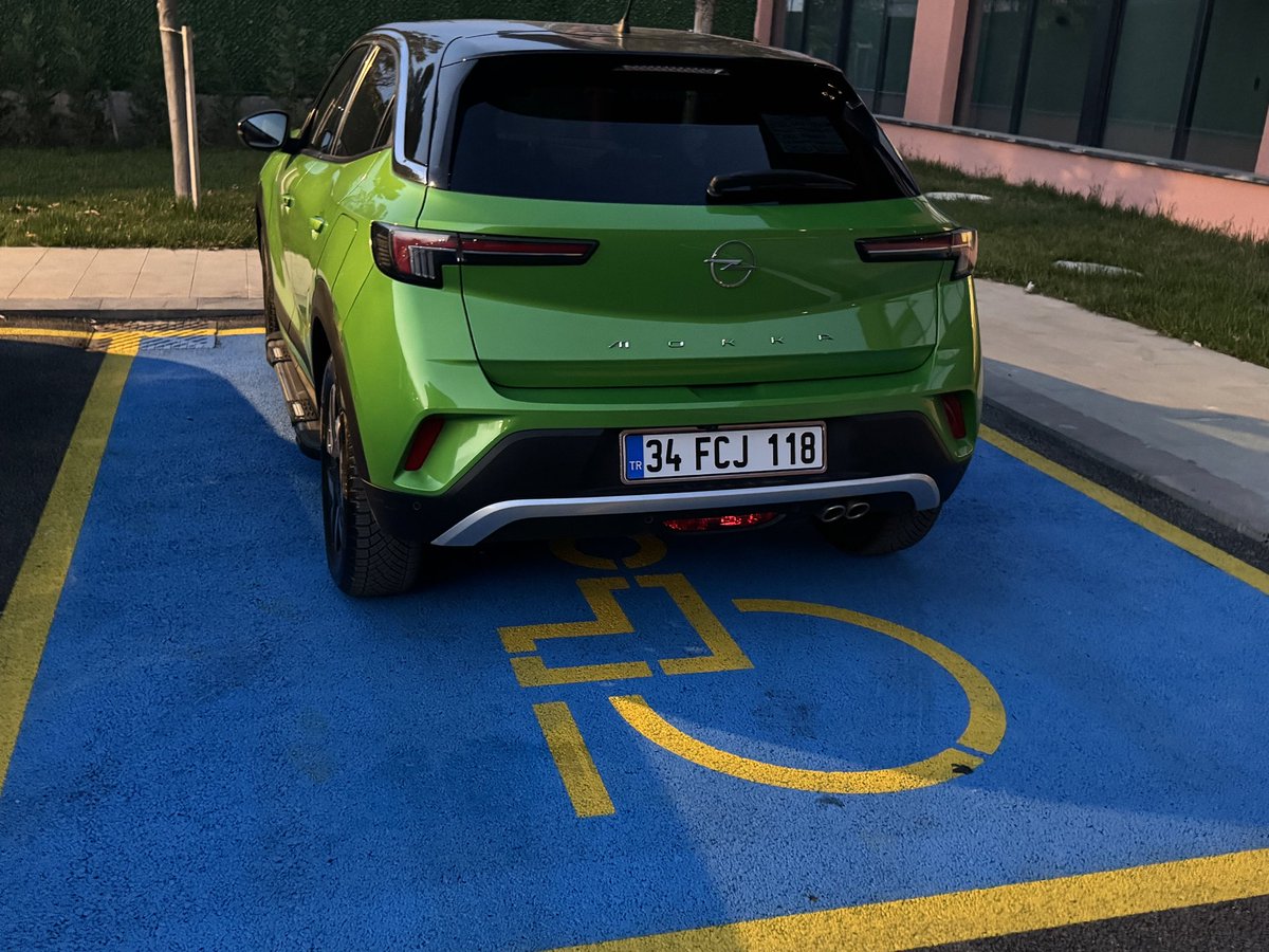 Burasi yeni basketbol eğitim merkezi eski Abdi ipekçi Zeytinburnu. Basketbol profili farklı derlerdi çok farklı 😂😂😂<a href="/tbf/">TBF</a>