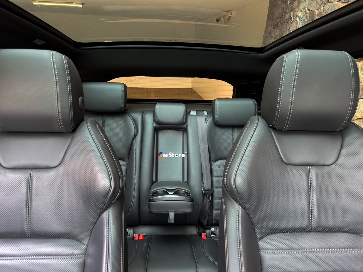 CarStoreKe's tweet photo. Next Level interior this one👌🏾
Our RANGE ROVER EVOQUE HSE Dynamic Lux New Model Deserves a chance in your life don't you think?

KES 5,599,999

📲 CALL ANTO  ON 0794 666 555 FOR ENQUIRIES 

#luxurycars 
#rangerover 
#carfinancing https://t.co/4Td2g1lEXO