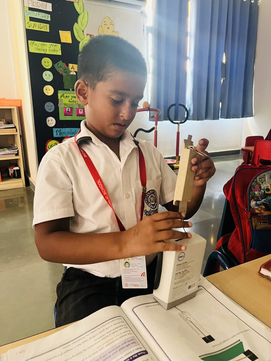 aanchal3125's tweet photo. "🌼 Curious minds at work! Exploring the balance of springs while applying our understanding of force and motion. 🌿💡" https://t.co/V5dgCbmvKF