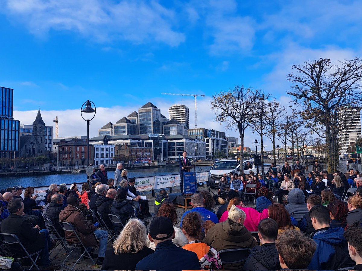 FRC National Forum (@frcnf) on Twitter photo We are delighted to be represented by CEO <a href="/Fergal_landy/">vernaculandy</a> on a beautiful day here at the Famine Memorial, Custom House Quay to mark the International Day for the Eradication of Poverty #EndPoverty #17octIRL #LeaveNoOneBehind #BreakingBarriers #SDG @GeogheganCllr <a href="/joefingalgreen/">Joe O'Brien</a> We are delighted to be represented by CEO <a href="/Fergal_landy/">vernaculandy</a> on a beautiful day here at the Famine Memorial, Custom House Quay to mark the International Day for the Eradication of Poverty #EndPoverty #17octIRL #LeaveNoOneBehind #BreakingBarriers #SDG @GeogheganCllr <a href="/joefingalgreen/">Joe O'Brien</a>