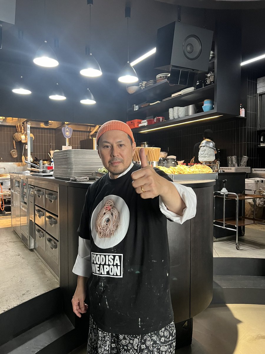 kcj1_n's tweet photo. 小伝馬町　@densoba  ポップアップ‼️ in HARAJUKU
ココ原宿でも　#田そば は独特の異世界。
相変わらずの輝きを放ってました。流石です。
場所　@tokyo_burnside 
注、看板ないです。
ファマリーマートの階段を二階へ。
テーブルの薬味にご注目ください。
山椒オイル、ヤバイっす。
19日までです https://t.co/mfCGnqCBG8