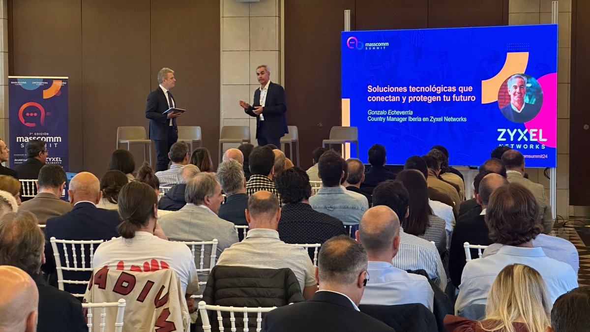 Continuamos en el #MasscommSummit24!
Gonzalo Echeverría de <a href="/ZyXEL_Iberia/">Zyxel Networks España</a>  comparte su visión sobre “Soluciones tecnológicas que conectan y protegen tu futuro.” Descubre cómo sus innovadoras propuestas pueden optimizar las infraestructuras de red.

#MasscommSummit24 #Conectividad