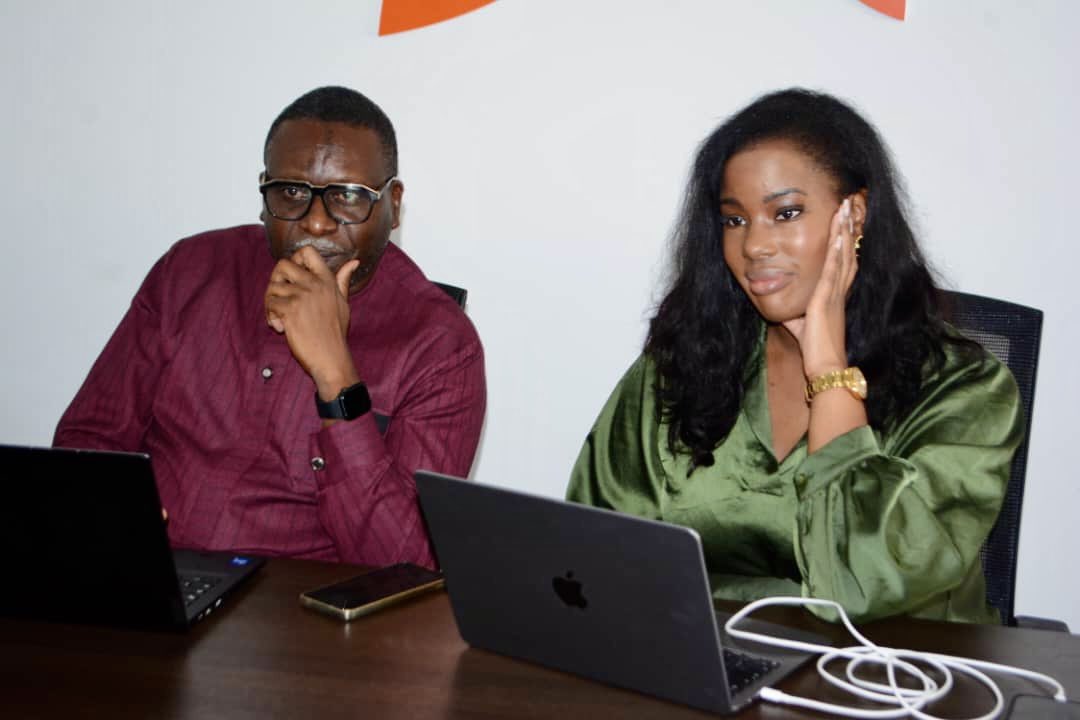ddspsn's tweet photo. Madame Jouldée Soumaré, Directrice de la DDSP, a rencontré M. Assane Diatta, entrepreneur en Casamance. 

Ils ont discuté de synergies pour soutenir les jeunes et les femmes, ainsi que d'événements comme le forum des PME, visant à renforcer l'écosystème entrepreneurial local. https://t.co/QH9GWra1jI