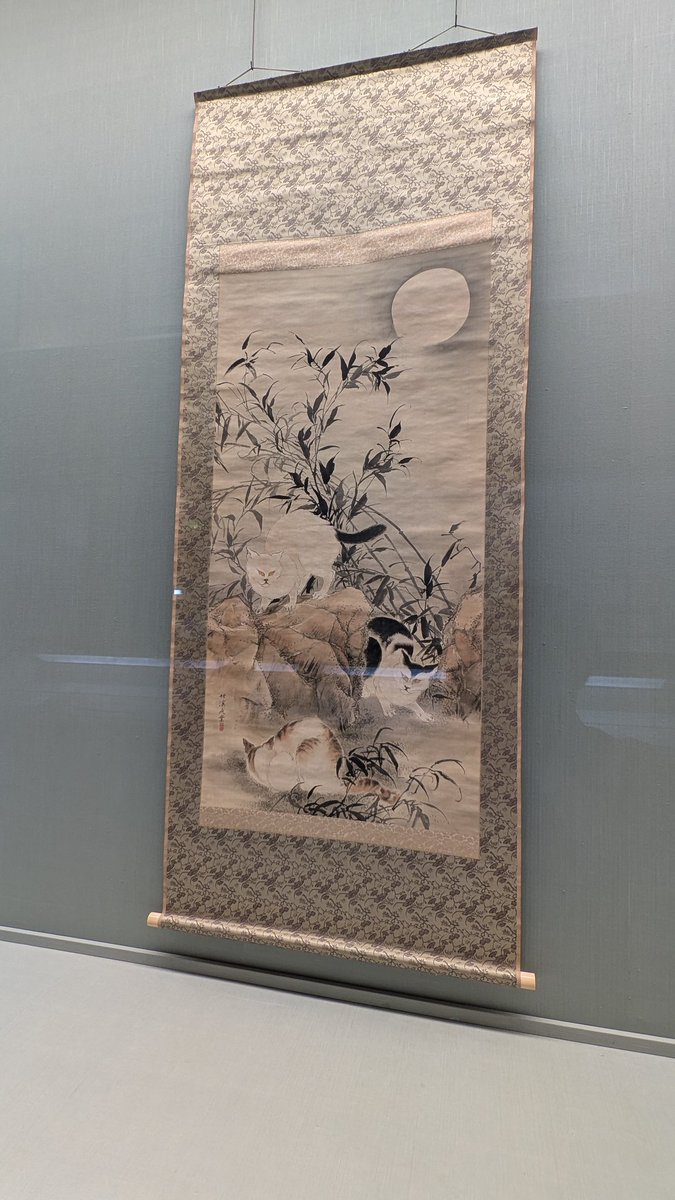 東京国立博物館
月下遊猫図
今夜は満月だなぁ。と思いながら。