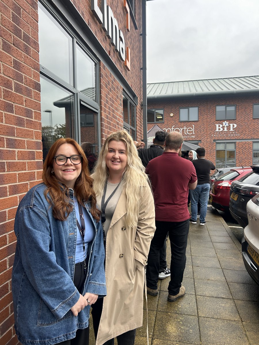 ✨ At LIMA, we believe in coming together to share both our wins and our challenges. Every quarter, we gather as a whole team to reflect on key updates across the business. 

Congrats to Q3's Employee of the Quarter, Justin, for his outstanding contributions and collaboration!