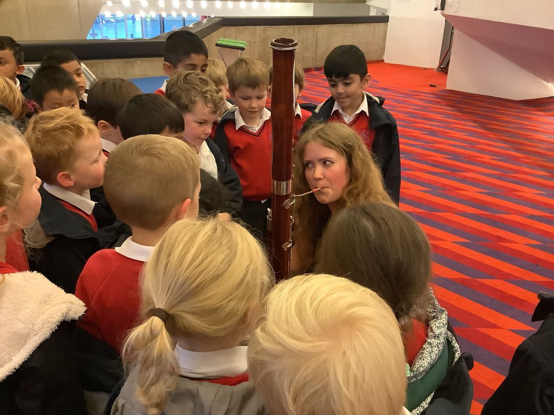 Our PP2 mini musicians had a fantastic time at the Crucible yesterday, enjoying a brilliant performance of "Music in the Round"!
They loved watching and listening to the beautiful music and even had the chance to meet some of the musicians and see their instruments up close! 🎻✨