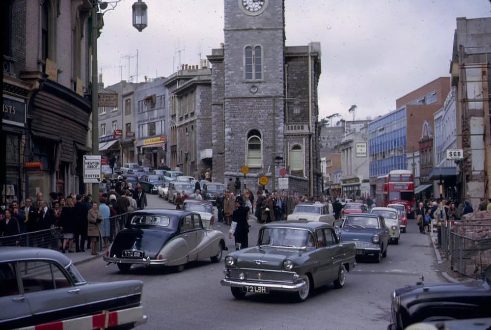 bo66ie29's tweet photo. Not sure where or when but a lovely old photograph, and some interesting looking cars, in a busy street in England. https://t.co/bPbZpSpa49