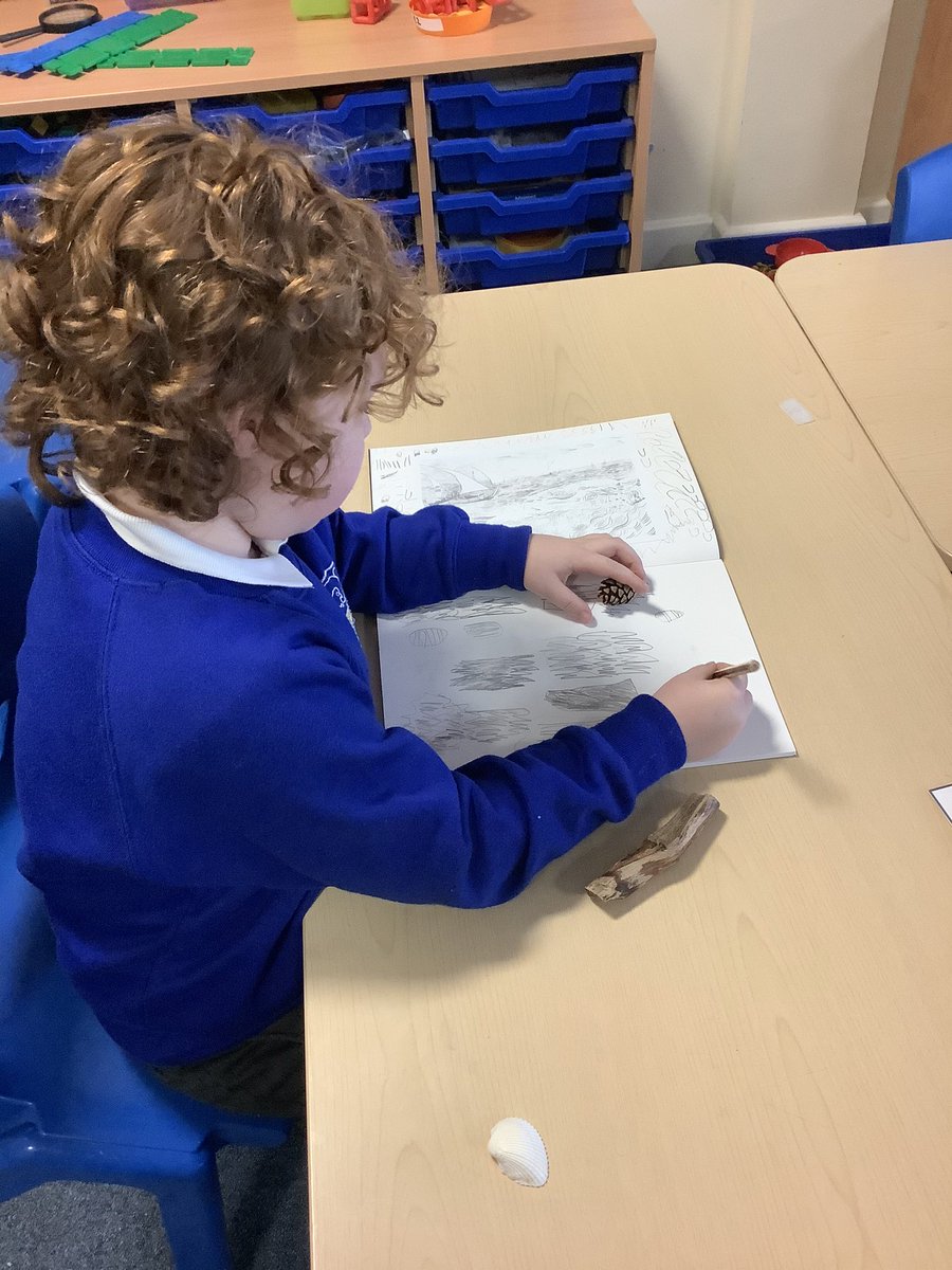 1B_stjohns's tweet photo. Look at our fantastic sketching of natural objects! We are working on using different lines and shading ✏️ https://t.co/gvtzNPhJSi