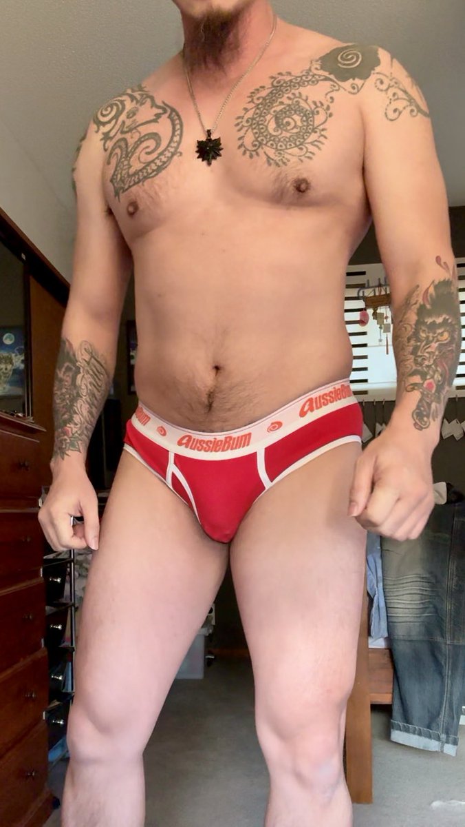 DaddyCrimson38's tweet photo. Ain’t bad for dadbodding. https://t.co/pt6lORvqk4