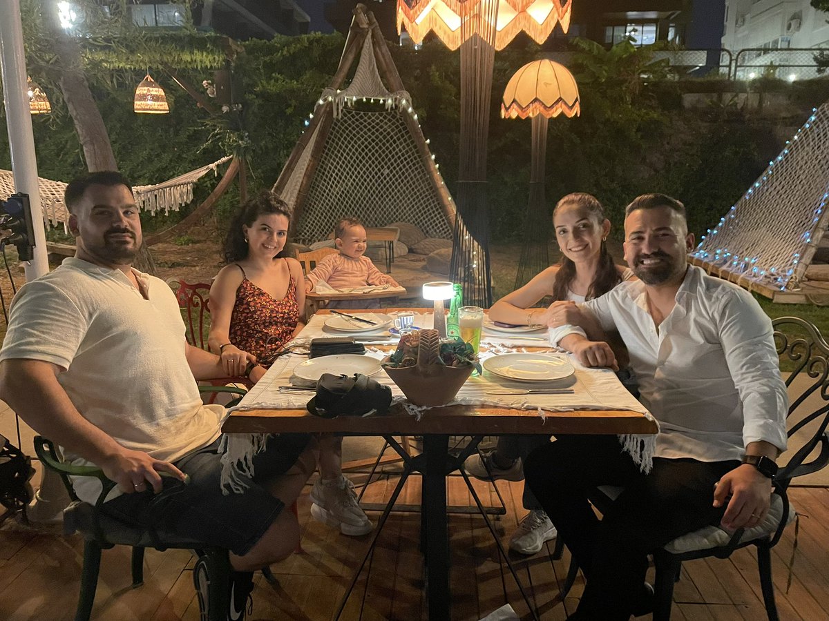 1miyavsu's tweet photo. Birkaç yıl önce biri bana bu sahneden bahsetseydi ona çoook gülerdim 🥹🤲🏻❤️ https://t.co/FqMN9QaP4I
