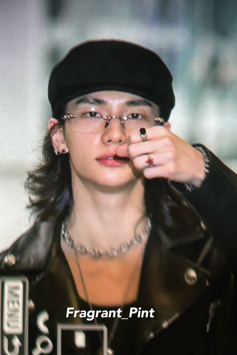 Fragrant_Pint's tweet photo. 241017 🛫
반지 보여줘🥹

#straykids #Hyunjin #黃鉉辰  
#스트레이키즈 #현진 https://t.co/EmCuAWkdzP