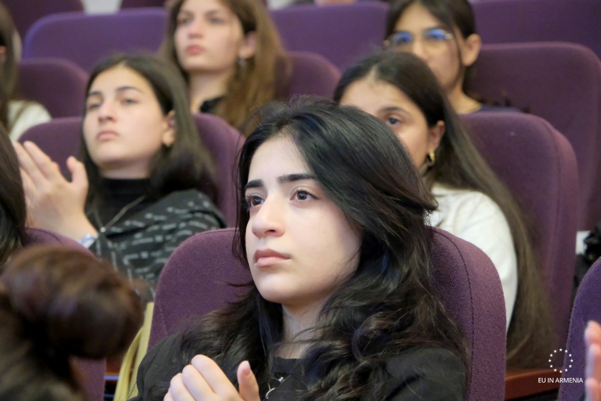 EUAmbArmenia's tweet photo. Happy to meet young people at the Erasmus+4ME event!
🇪🇺  is committed to lifelong learning
📚 Millions of students and young people have benefited from Erasmus+
🤝 More opportunities for Armenian youth to connect with peers across Europe!
#ErasmusDays: October 14-19 https://t.co/X60tZavtyA