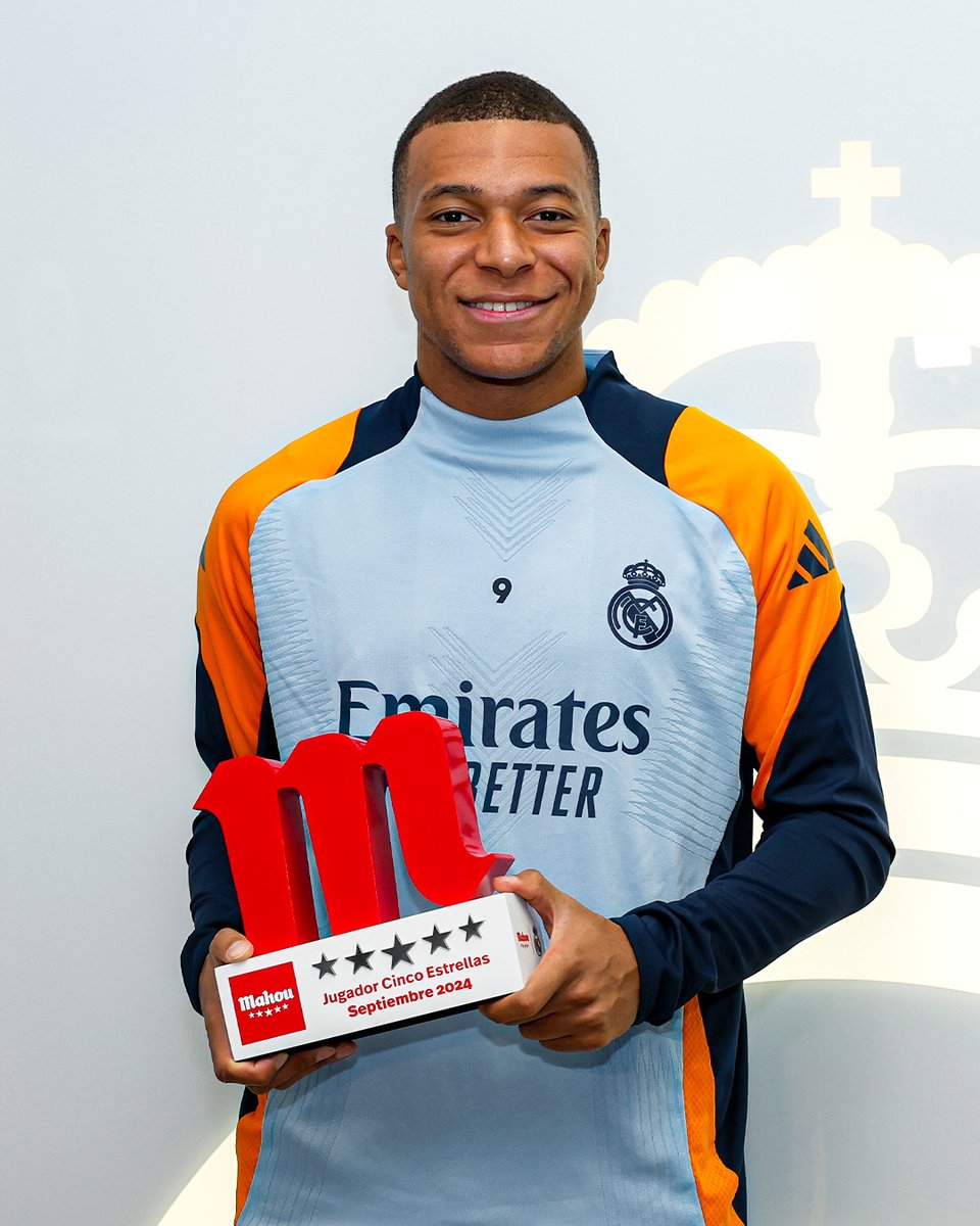 realmadrid's tweet photo. 🏆 @KMbappe 
✨ #JugadorCincoEstrellas · Septiembre
⚽ @futbolmahou https://t.co/Bwbv3CWPoR