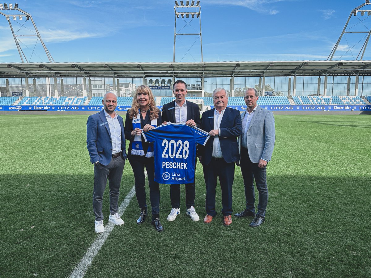 BlauWeissLinz's tweet photo. Die Reise mit Geschäftsführer Christoph Peschek geht weiter! 💪🏼

Der Vereinsvorstand verlängert den am 1. Februar 2023 in Kraft getretenen und mit Saisonende auslaufenden Vertrag von Christoph Peschek um weitere drei Jahre bis zum Saisonende 2027/28. 🔵⚪️ https://t.co/4j5W859M9R