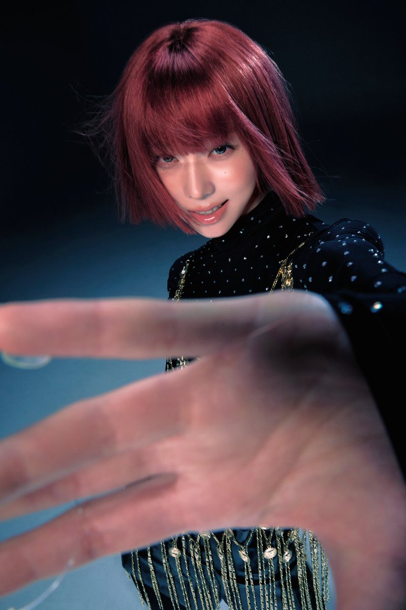 taeseose's tweet photo. winter and giselle on this photoshoot is SO oh my god like the quality??? the makeup?? the style??? get outttt https://t.co/oWmJRkfnsk