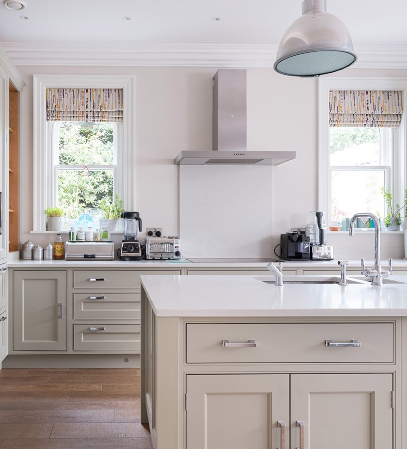 SheerinBespoke's tweet photo. Our stunning Shaker-style kitchens are created emphasizing practicality and durability. Simple clean lines and handcrafted recessed panels compliment a style that never dates. Contact us to arrange a consultation for your new kitchen project in 2025! 
#kitchendesigners #Cheshire https://t.co/rPj7qdRite