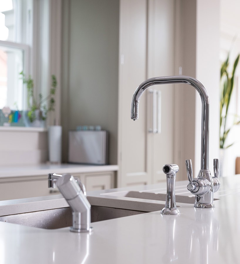 SheerinBespoke's tweet photo. Our stunning Shaker-style kitchens are created emphasizing practicality and durability. Simple clean lines and handcrafted recessed panels compliment a style that never dates. Contact us to arrange a consultation for your new kitchen project in 2025! 
#kitchendesigners #Cheshire https://t.co/rPj7qdRite