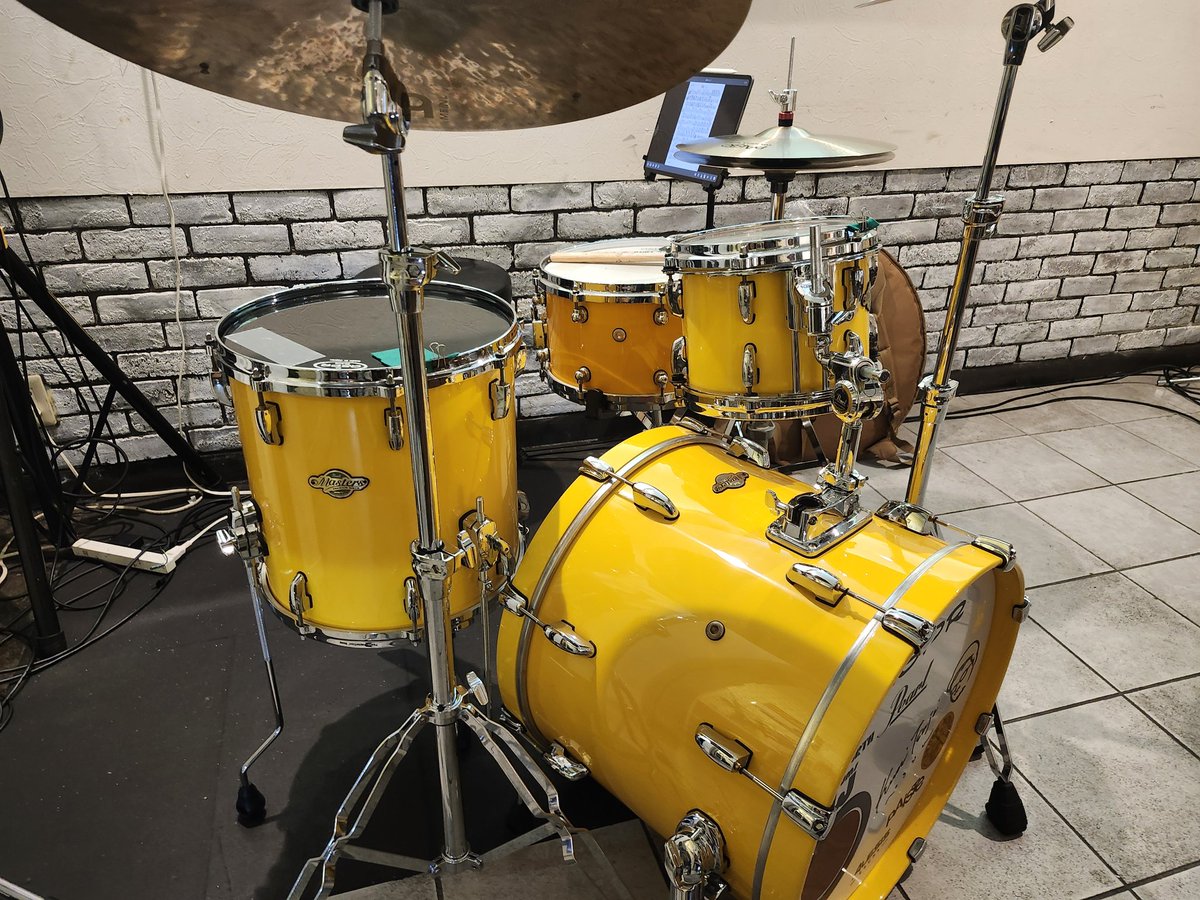 perorin92's tweet photo. これからライブ。
#pearldrums #vicfirth #paistecymbals #aspr #cuircolle https://t.co/nKAalBZHxc