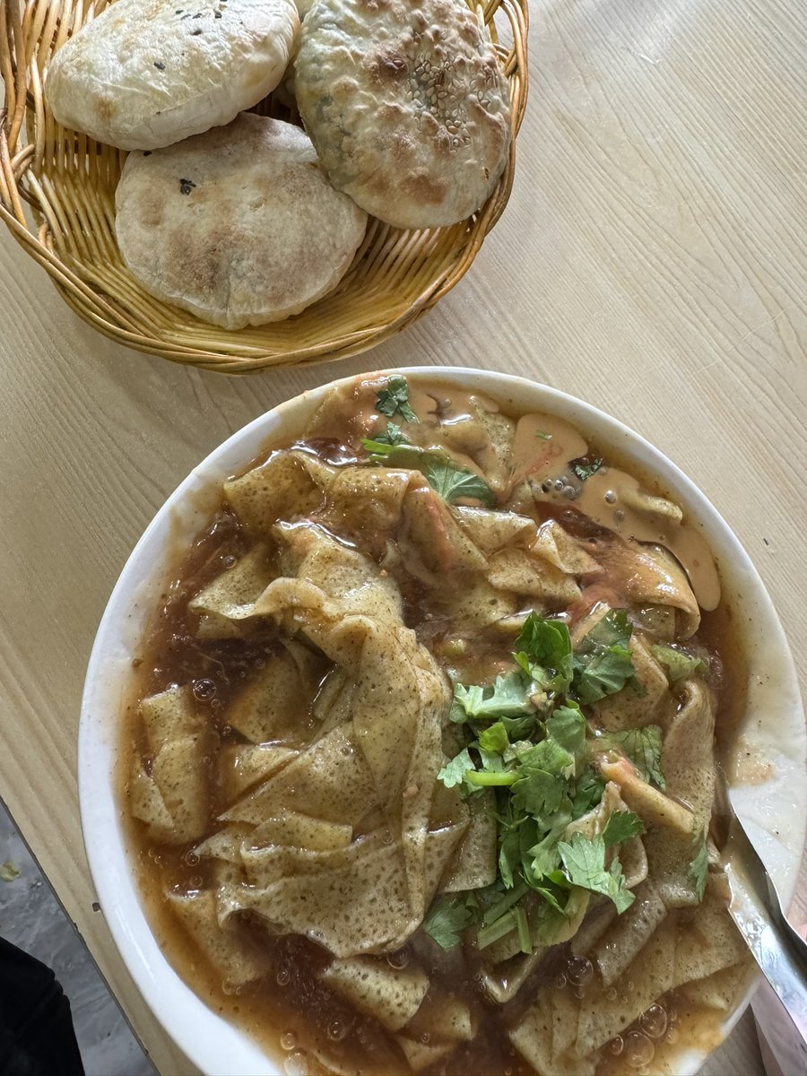 到天津两天，没听到天津话，甚至卖煎饼的大姨说的都是河南话，我甚至专门坐了一段普通的出租车，可惜司机也不是天津人，搞得我都想跟交警聊会天儿了