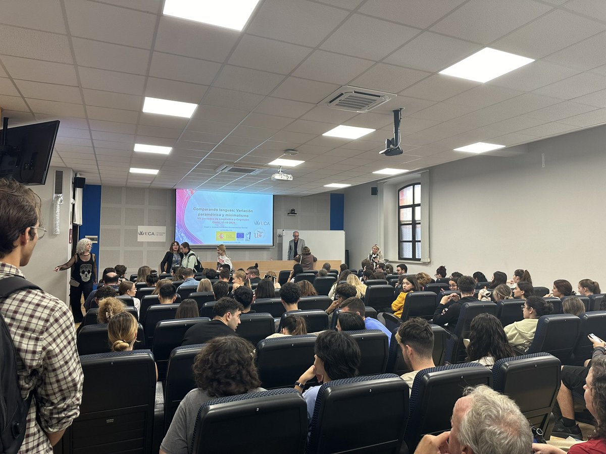 ¡Segunda conferencia! 
Hoy contamos con un absoluto 👏LLENO👏 en la Sala Lequerica con Ángel Luis Jimenez-Fernández 

❤️❤️🫶🏻

<a href="/linguistica_uca/">Lingüística y LL. AA. UCA</a> <a href="/ila_uca/">Instituto de Lingüística Aplicada UCA</a>