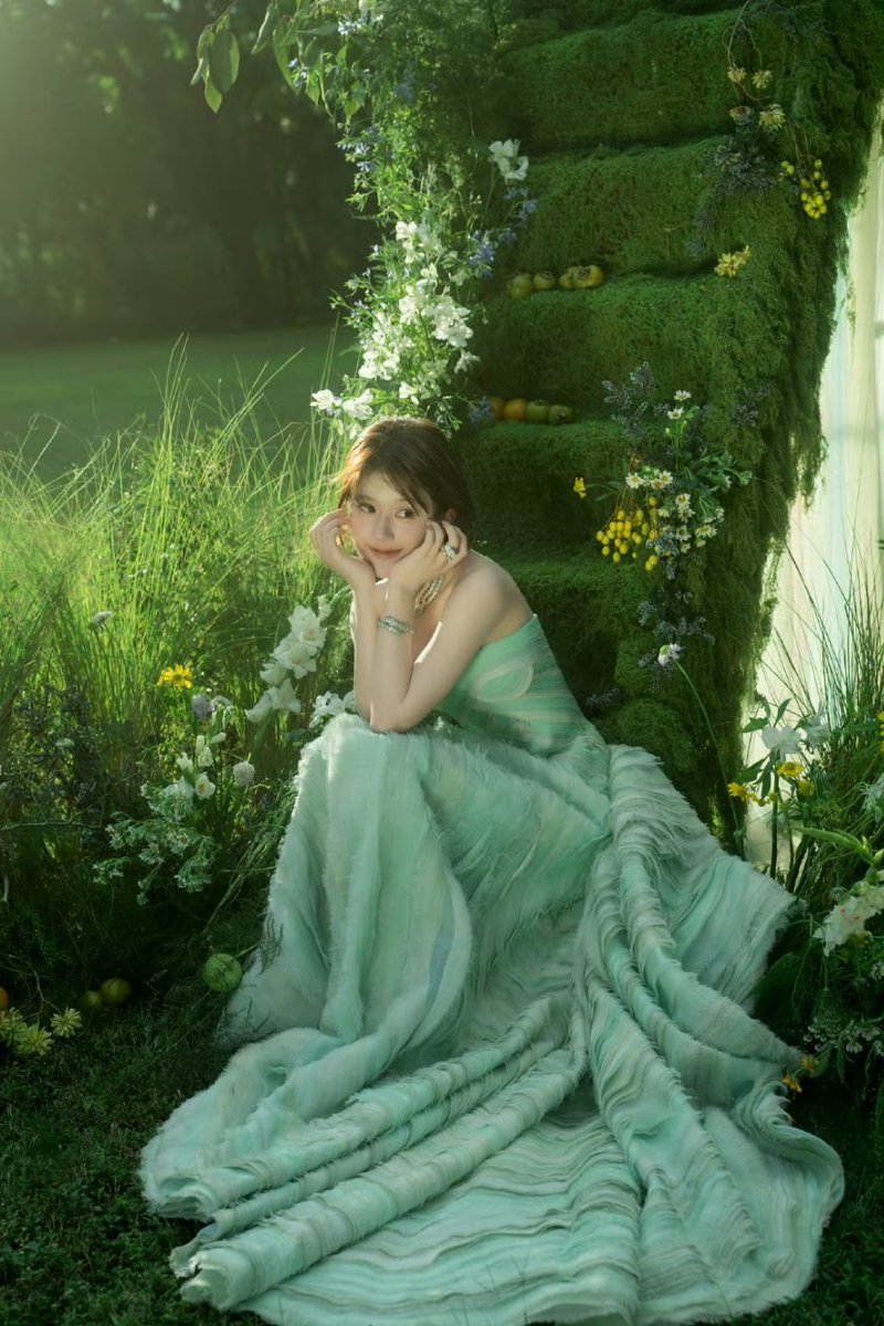 zlscharts's tweet photo. 🧚🏻🧚🏻🧚🏻
ROSY FORCE OF FASHION 

#ZhaoLusi 
#ZhaoLusixVogueFOF https://t.co/w81Gan9jDJ