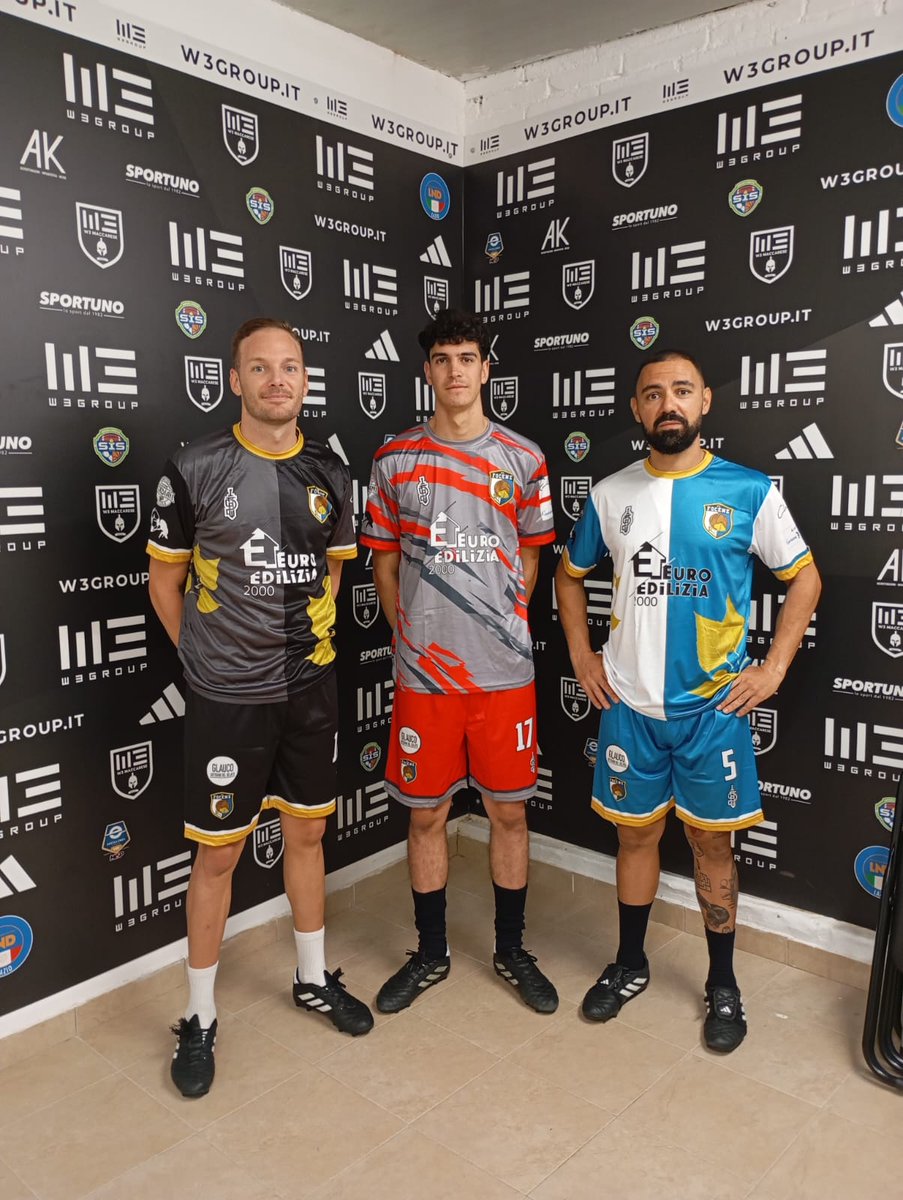fmcustomkits's tweet photo. Something happened last night ♥️
I still need to realize that this is reality. Last night we delivered by hand the kits we designed and produced for Focene FC 🇮🇹
A new #Proelium era has just begun 🚀
I have to thanks each one of you that made this possible 🙏 https://t.co/Rv4a2gzAiJ