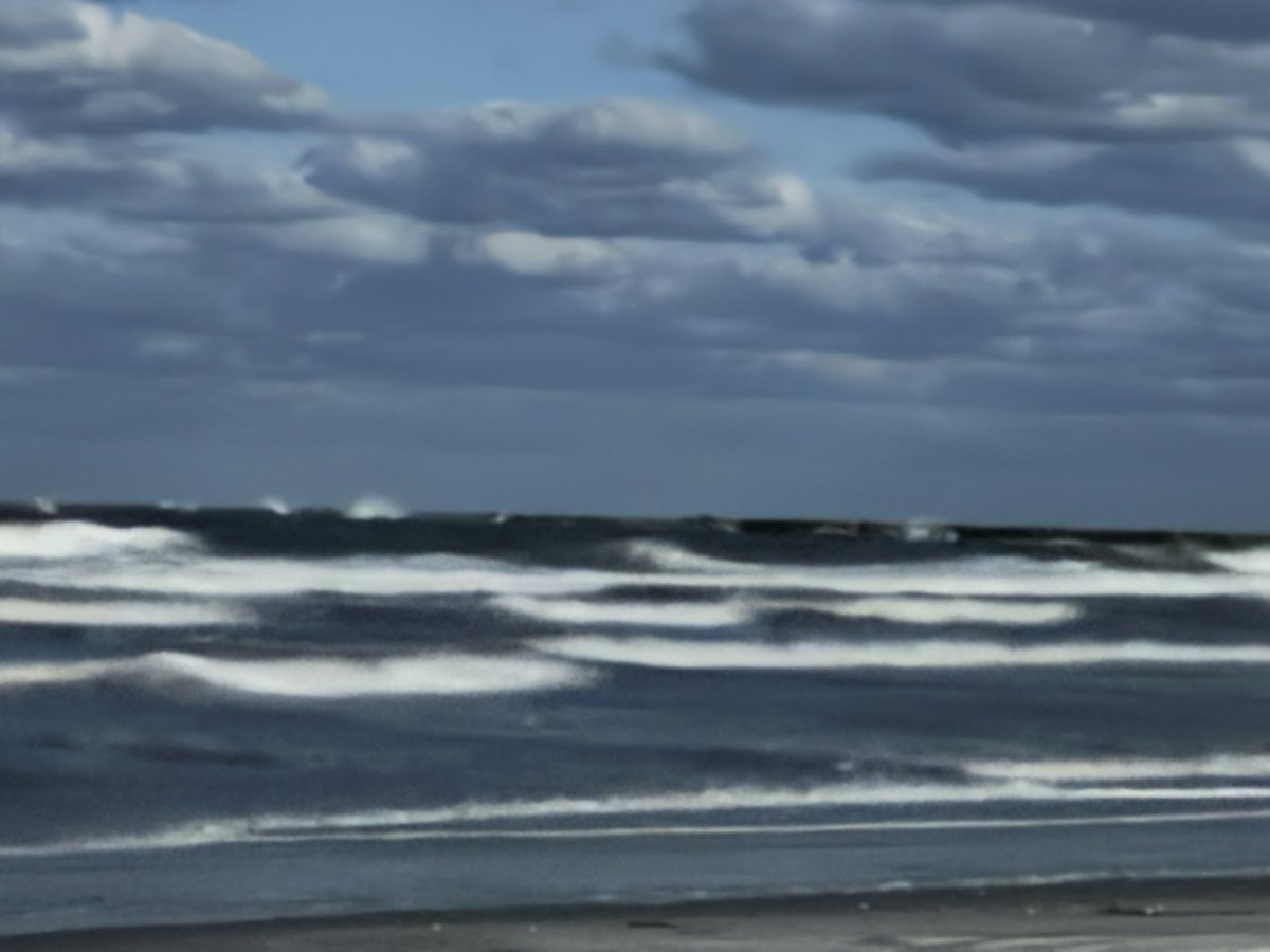 7thearendil's tweet photo. @DaDaBuh @RATM @WxmanTony @StuOstro Good morning from the north jetties 😎🏄‍♀️ https://t.co/5Lxn8PjNbO