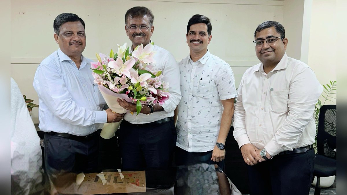 MahaHousing's tweet photo. Congratulations to Hon. Shri. Vivek Dahiphale Sir on stepping into the role of Managing Director at MahaHousing. A big thank you to Hon. Shri. Ajit Kawade Sir for his outstanding leadership.
#mahahousing #housing #housingproject #HousingScheme #housingdevelopment https://t.co/8PZ3TkE6J3