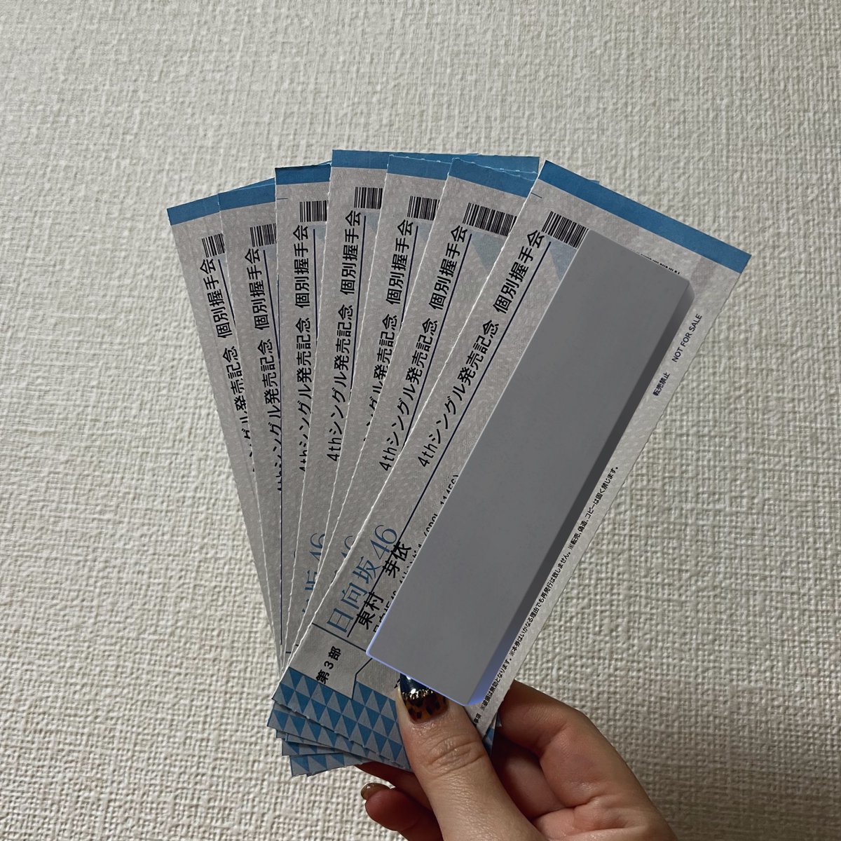 hmsk____ku's tweet photo. 見っけた！数枚握りしめて握手会行ってたの懐かしい(笑)謎に美玖ちゃんと鈴ちゃんのも持ってた🤟🏻 https://t.co/CEIsziDUWI