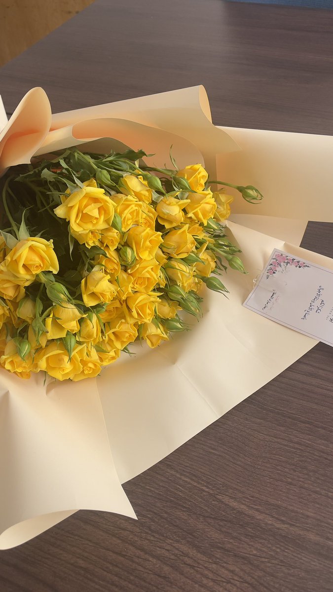 CaochSana's tweet photo. 💛✨💐 https://t.co/FAJjx2zmQl