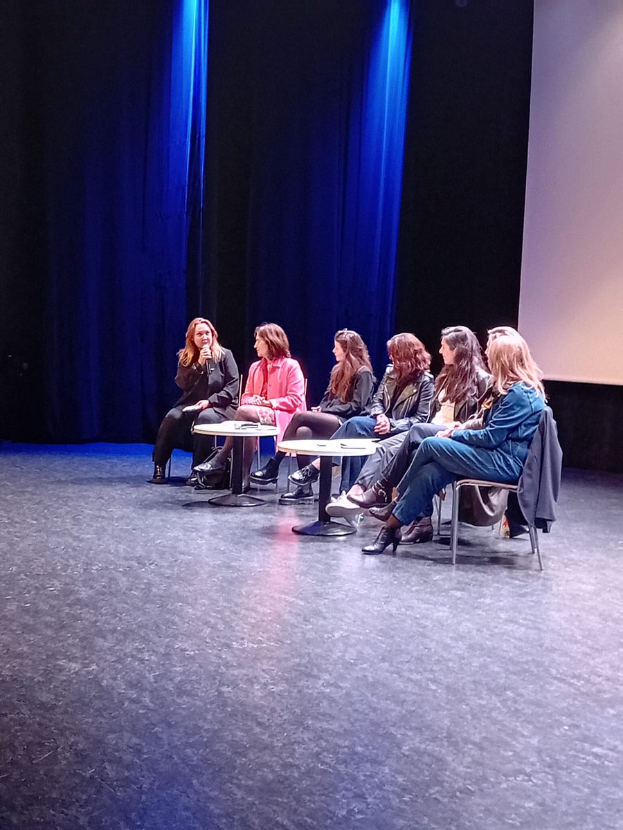 Très belle soirée hier à la Halle Pajol dans le 18e à <a href="/Paris/">Paris</a> autour du film « Olympe » de <a href="/IamJulieGayet/">Julie Gayet</a>. 

Olympe de Gouges, nous poursuivons la Révolution, féministe.

Merci @GabrielleSiry pour cette initiative consacrée à la place des femmes dans l'espace et la vie publique.
