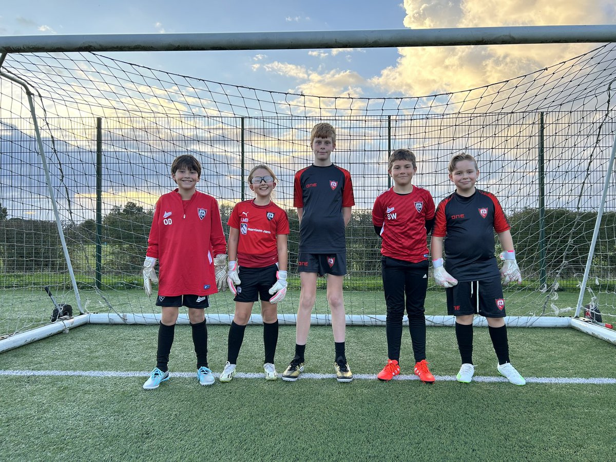⚪️🌑🔴SOK SQUAD ASSEMBLE 🔴🌑⚪️
.
.
The goalkeepers have been quietly improving week on week, always striving to be better…..
.
.
#sok #academy #squadgoals #goalkeeping #goalkeeper #kent #training