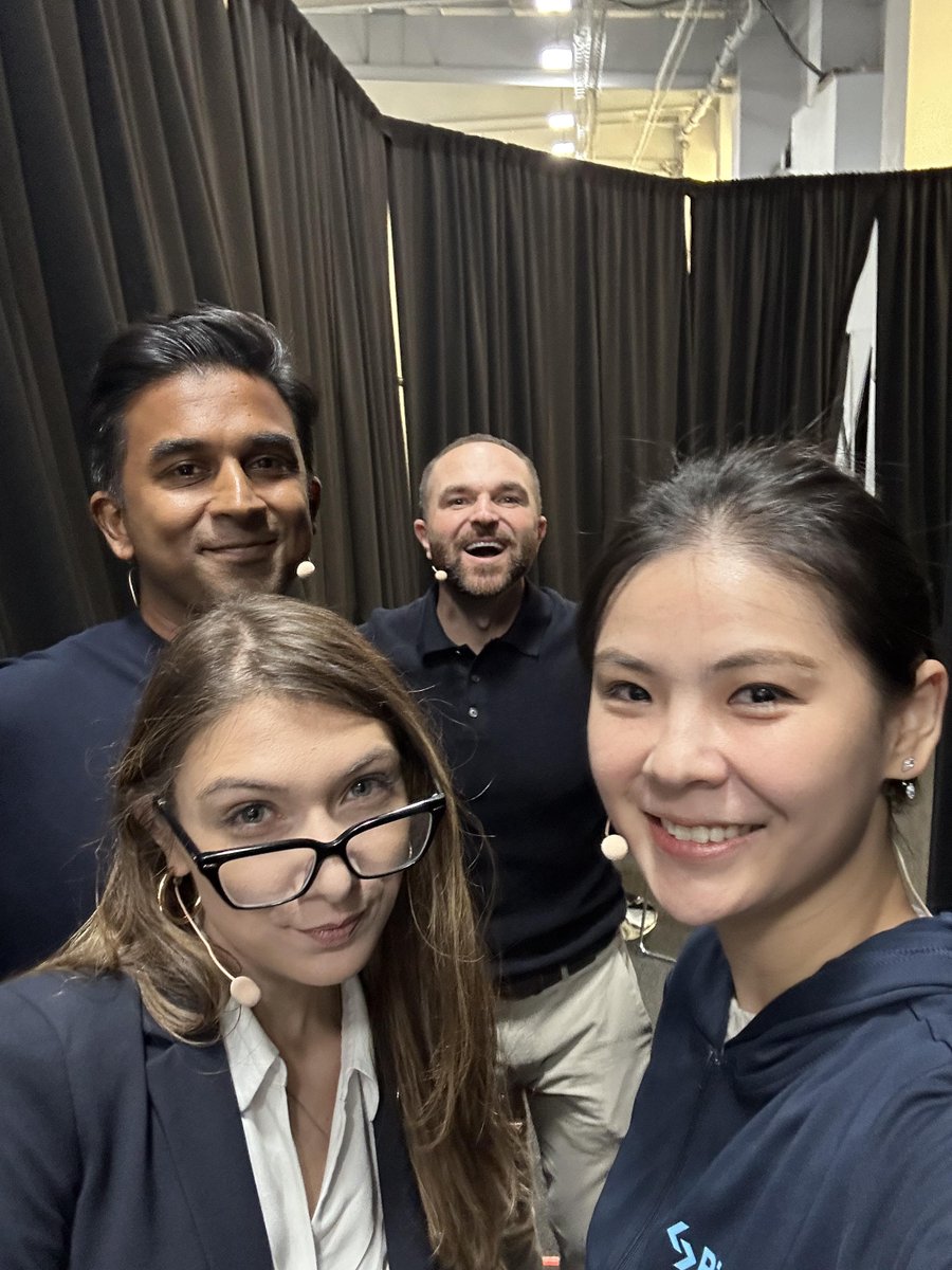 GracyBitget's tweet image. Backstage selfie with @LizKNapolitano @beardmars and @vishalkgupta 😎 #Mainnet2024