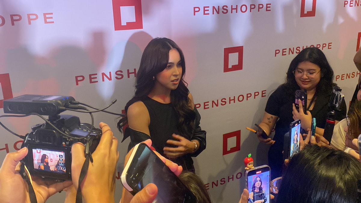 OneMusicPH's tweet photo. Julia Barretto at the @PENSHOPPE #BeYourOwnIcon Launch https://t.co/ONzpsW1fik