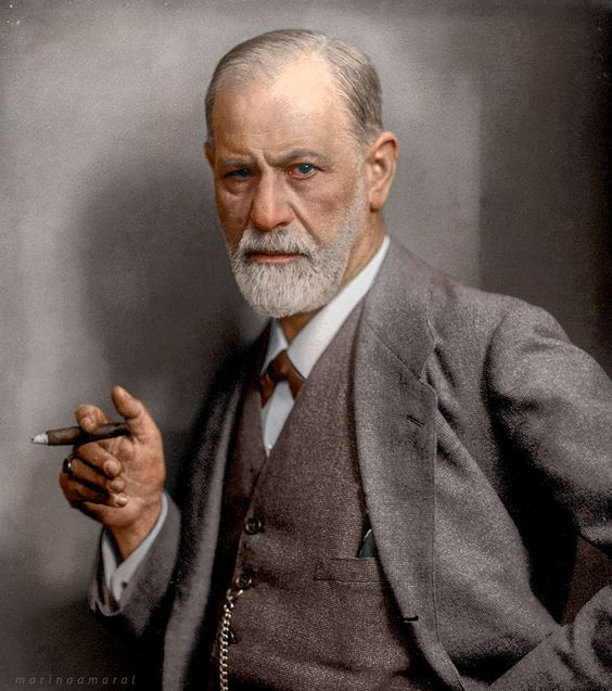 Jefersonnasa_'s tweet photo. SIGMUND FREUD

Fue neurólogo y fundador del Psicoanálisis, con gran impacto en la Psicología y la Psiquiatría.

A pesar de las críticas, sigue siendo fundamental en la historia de la psicología y el pensamiento moderno.

Aquí 15 frases impactantes te pondrán la piel de gallina: https://t.co/2NNpL4uUCj