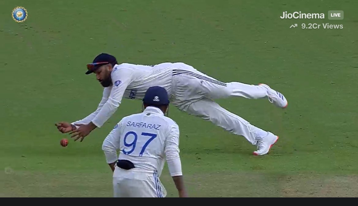 LokeshVirat18K's tweet image. Can&apos;t Bat 
Can&apos;t Field
Can&apos;t run 
Can&apos;t bowl

Now Dropped two easy cathes. Why This liability Vadapav is even playing in this team !

RETIRE ROHIT SHARMA