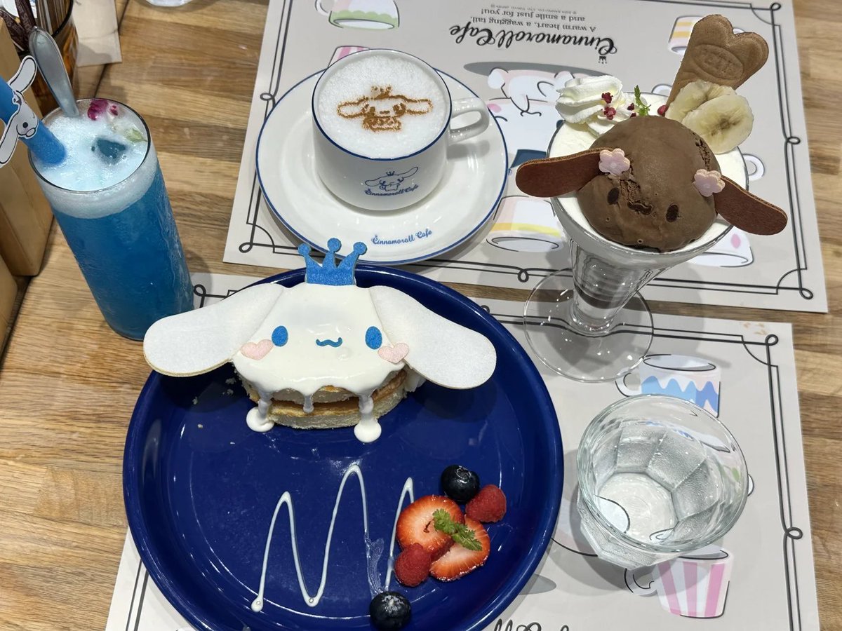 おいしい青いカレーライス,コーヒーアイスもおいしいです色は無視して