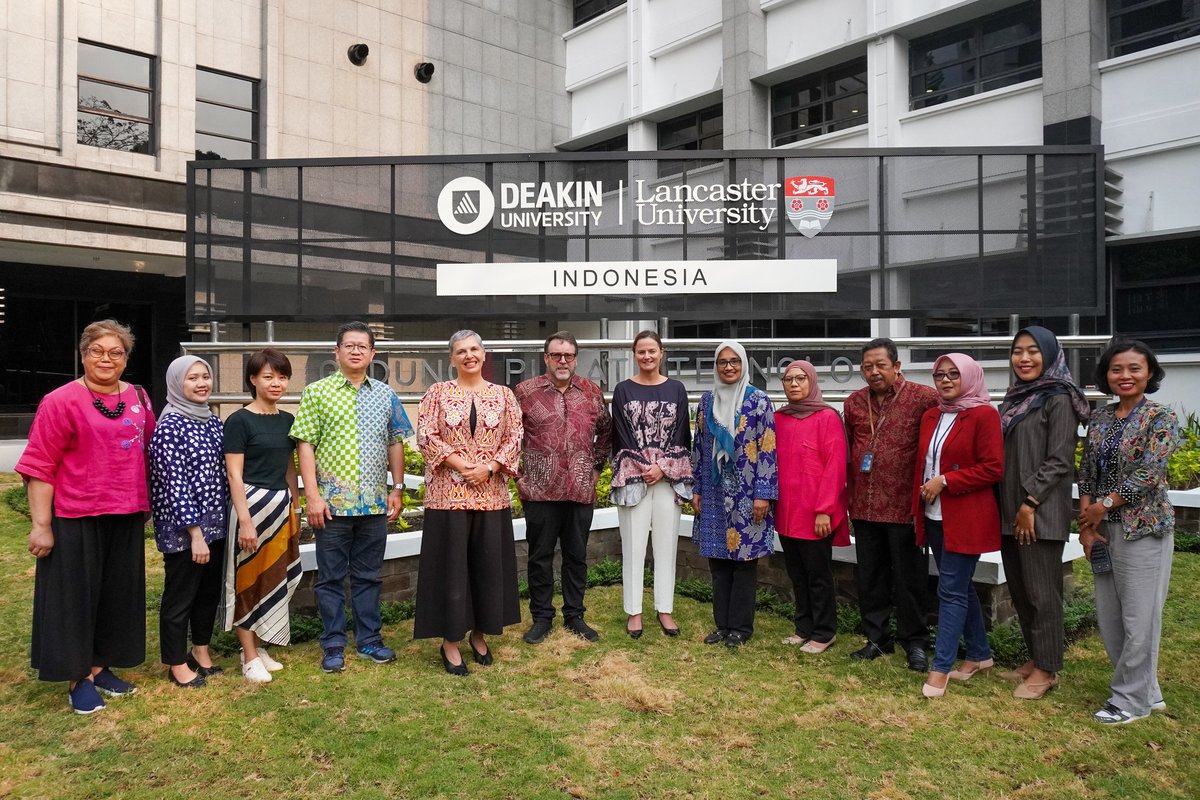 DubesAustralia's tweet photo. Wonderful to visit the new @dlicampus in Bandung. This first-class joint @Deakin and @LancasterUni campus will offer students the opportunity to earn two international degrees — one from 🇦🇺 and one from 🇬🇧— in a single program. https://t.co/DwuObK6vJb