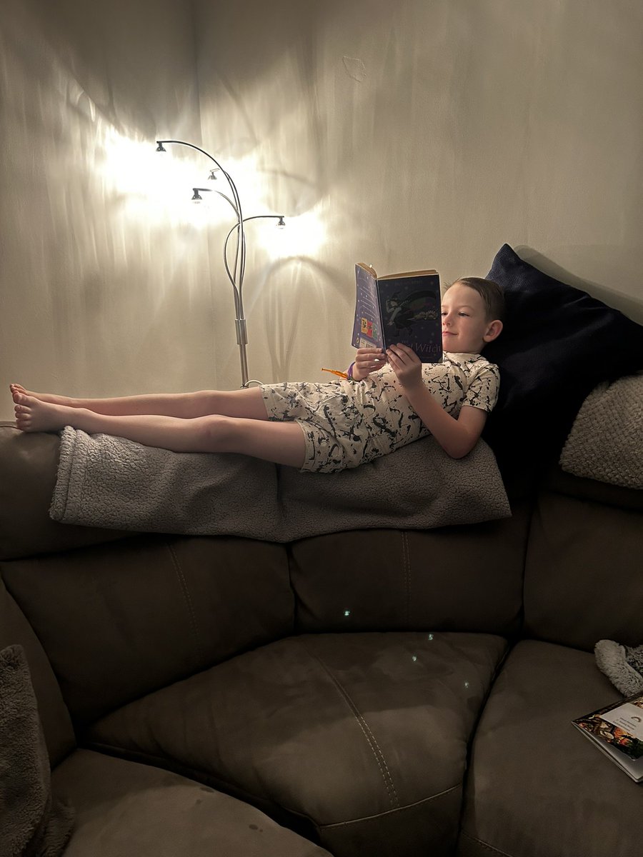 gem_hilton's tweet photo. @southfieldY2 Mason enjoying his reading #teamwhite https://t.co/yPdyvJaxde