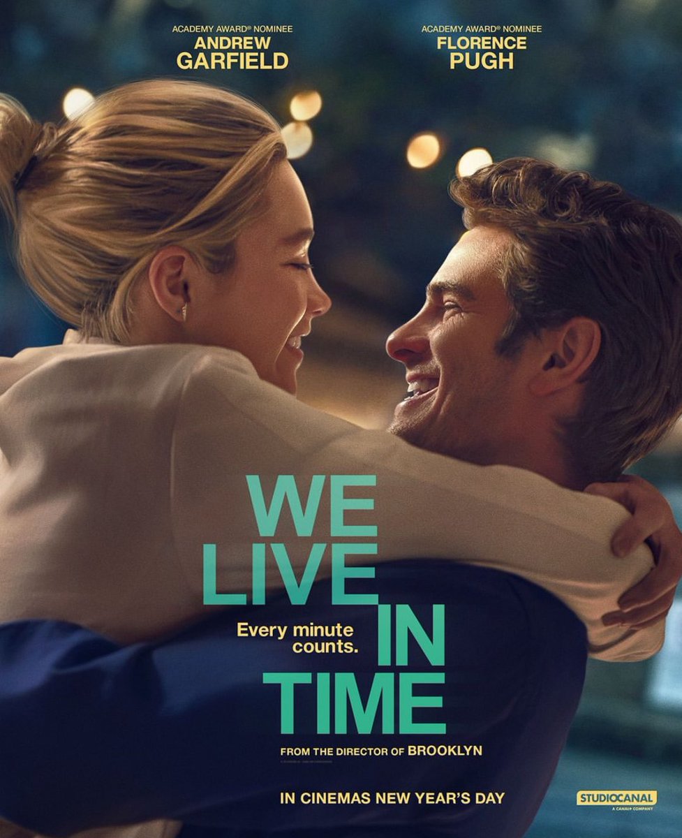 SeriesUpdateFR's tweet photo. L'affiche promotionnelle de la comédie romantique "We Live in Time" avec Andrew Garfield et Florence Pugh. 💕 https://t.co/n7adwv6mfs