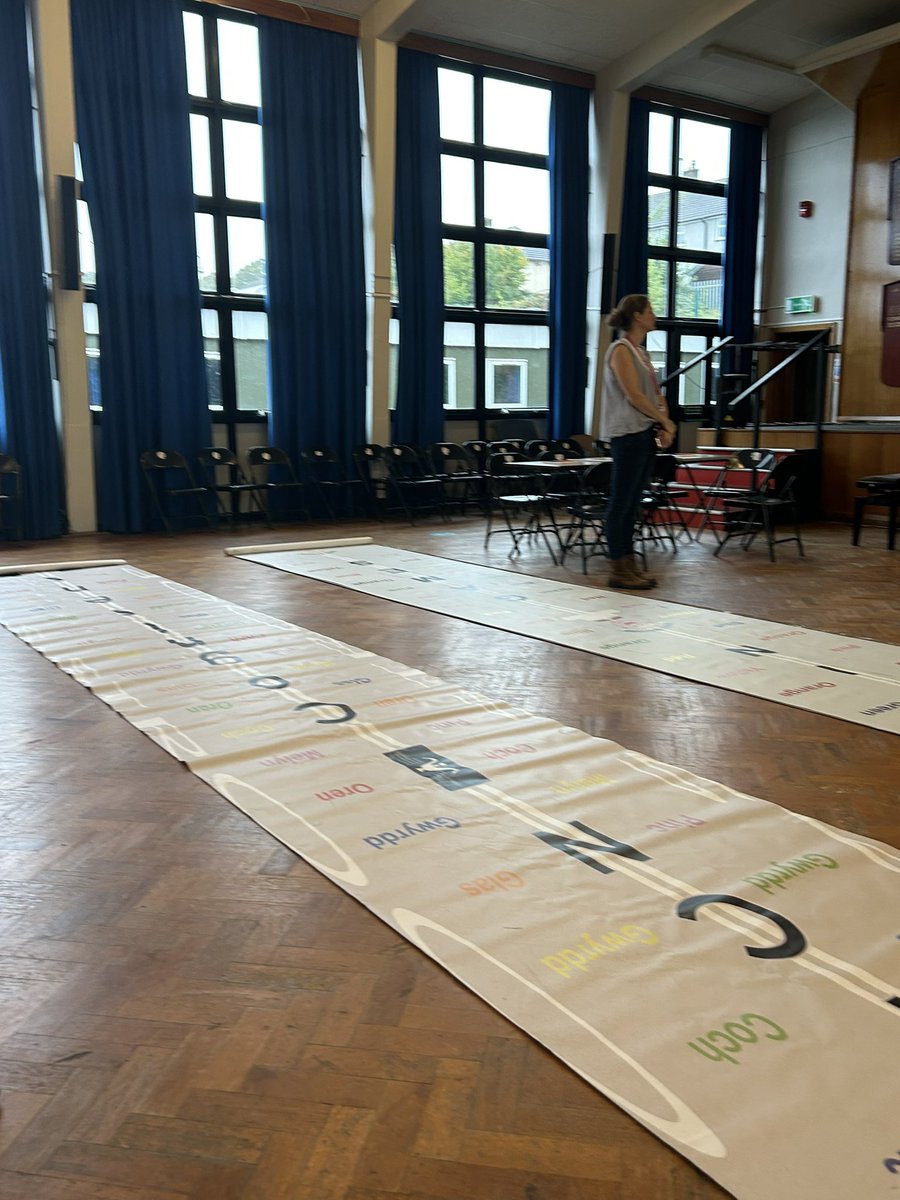 brgcardiff's tweet photo. We had a fantastic day at King Henry VIII School in Abergavenny, doing some hands-on neuroscience activities with the year 7s! They explored cell culture, practiced practical skills, tried the stoop test, and learned about brain structure. #FutureScientists #ScienceEducation https://t.co/qShZbsEJx4