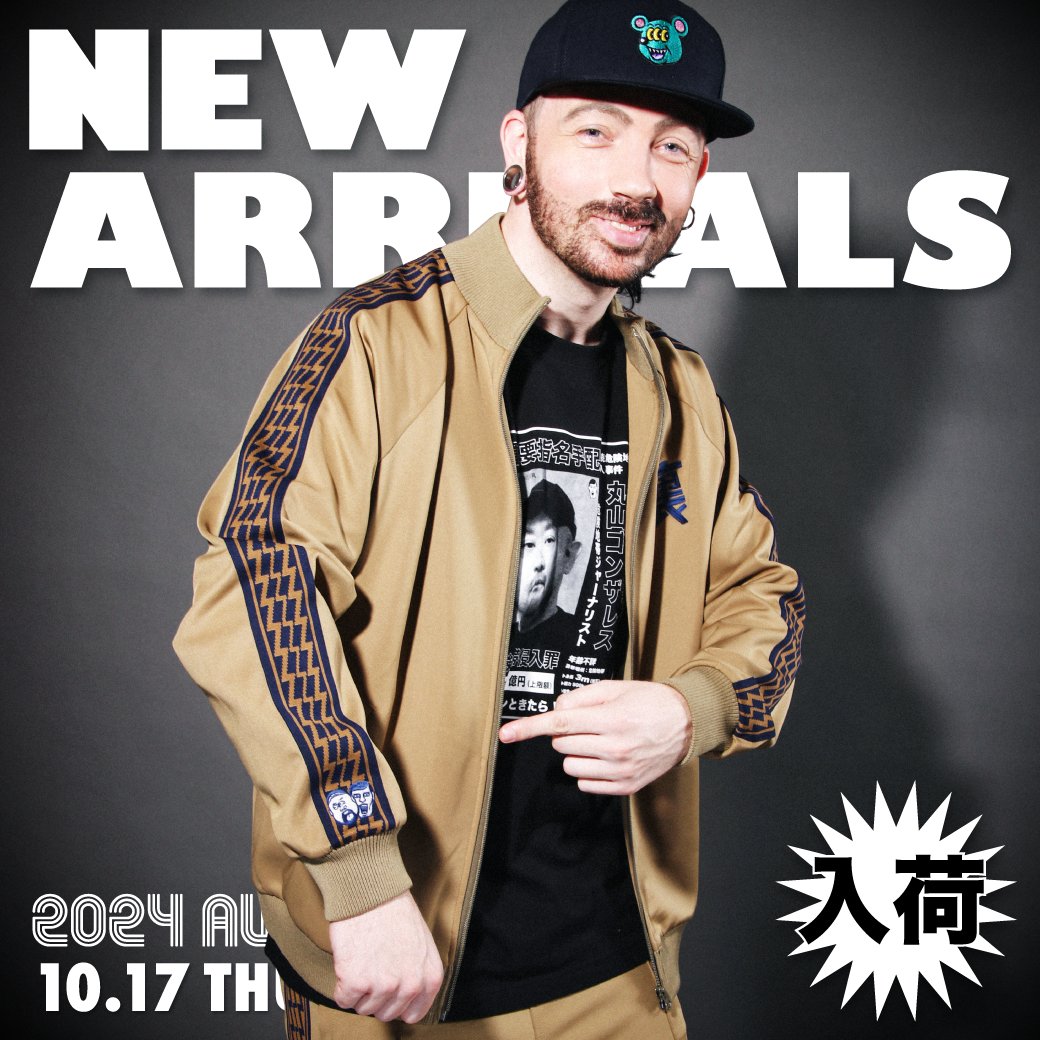 PUNKDRUNKERSPDS's tweet photo. ＜入荷案内＞
パンクさんの新作が10/17(木)より販売開始！
丸山ゴンザレスさんとのコラボジャージや、neoneonとのコラボネオンサイン、便利なアノラックとカーゴパンツなど機能的なのにかっこいいやつがモリモリ！

チェキチェキ〜！
https://t.co/zO02ySuRJZ

#punkdrunkers #丸山ゴンザレス #neoneon https://t.co/yozUxoULAS