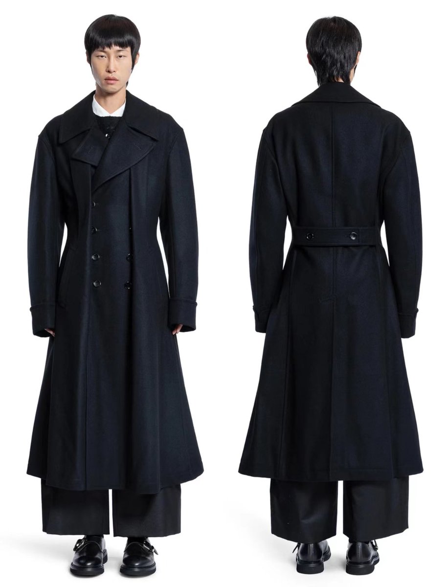 goatloafer's tweet photo. thinking about this Comme des Garçons fw24 trench https://t.co/48ydyIHDnP