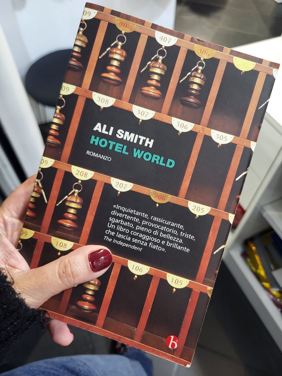 Ho abbandonato la lettura di questo libro. Stavo facendo una fatica pazzesca a leggerlo, mi distraevo continuamente e non riuscivo ad appassionarmi alla storia. Peccato! 🤷🏻‍♀️