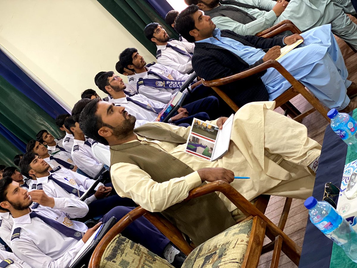 ShabirBreach's tweet photo. We extend our heartfelt gratitude to DPO Ziarat, Adeel Akbar (PSP), for conducting an insightful awareness session on competitive exams for the students of Al-Hijrah College.

The session offered valuable guidance and inspiration, motivating our students to strive for excellence. https://t.co/Zoe7vsuG4J