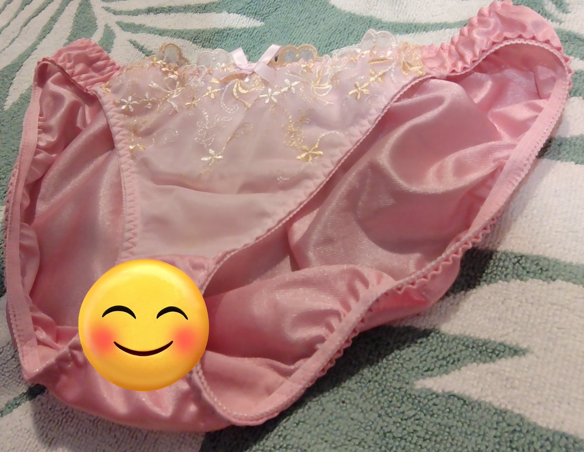 uriuriuritantan's tweet photo. 2日履きましたᡣ੭ぴんくᡣ੭1800円ですᡣ੭
最近職場の靴を変えたら蒸れて蒸れて靴下臭うようになってしまった💦🧦
靴下キャラ物ですがお売り出来ます😊
 #下着売り子 #下着売ります #下着買います #使用済み下着売ります #使用済みパンツ #使用済みパンスト #パンツ売り子  #下着買取   #靴下売ります https://t.co/F0RKQlpB4b