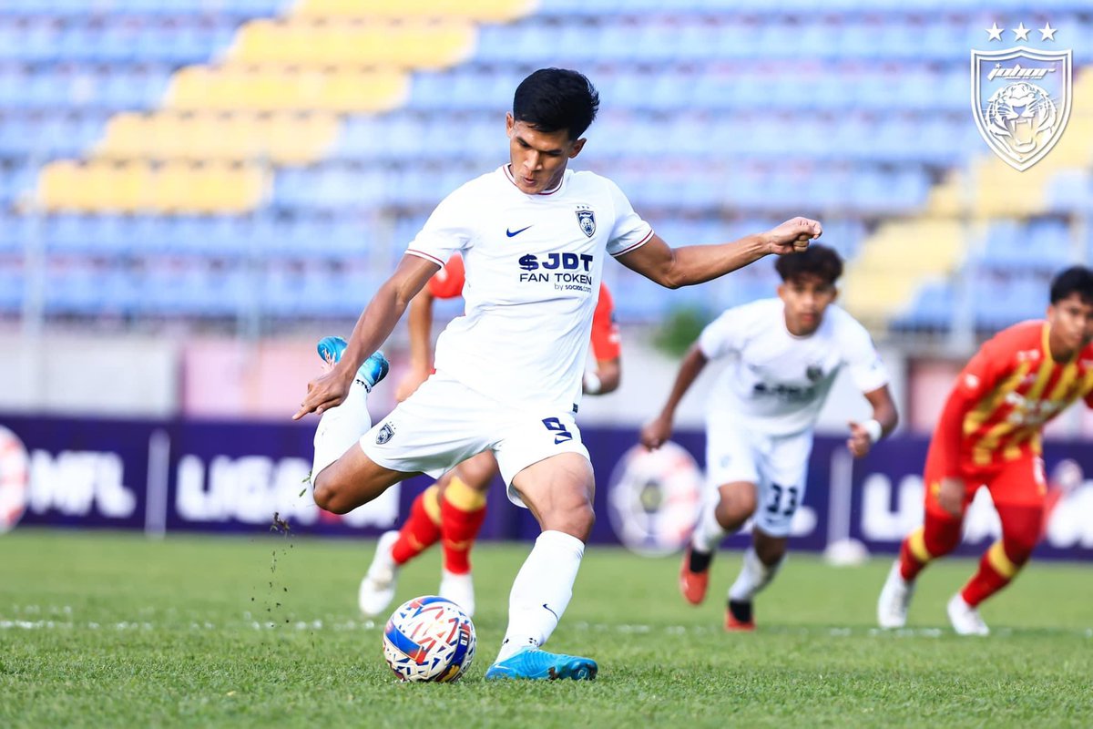 OfficialJohor's tweet photo. 𝗣𝗜𝗔𝗟𝗔 𝗠𝗙𝗟 𝟮𝟬𝟮𝟰/𝟮𝟱

FT: SELANGOR [1-2] JDT II
(Gabriel Nistelrooy 48’ (pen) / Danish Syamer 53’)

More photos at https://t.co/Ko32gk6Cgx

#SELvJDT
#PialaMFL
#WhatCanYouDo
#TheTMJeffect
#LuaskanKuasamuJohor
#JDTforAll https://t.co/vt8jI1w2BZ
