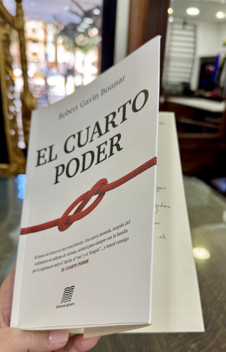 PaquiVicente's tweet photo. Jamás había aprendido tanto de #Geopolitics, y de forma tan amena, como en #ElCuartoPoder de @gavin_bonnar 📖 Qué bueno, Robert, cuánta información y qué buen relato. Pese a la envergadura del tema, eres un romántico, qué forma de presentar una novela de algo tan serio 🤩 Thnks https://t.co/PL1yzLP3WF
